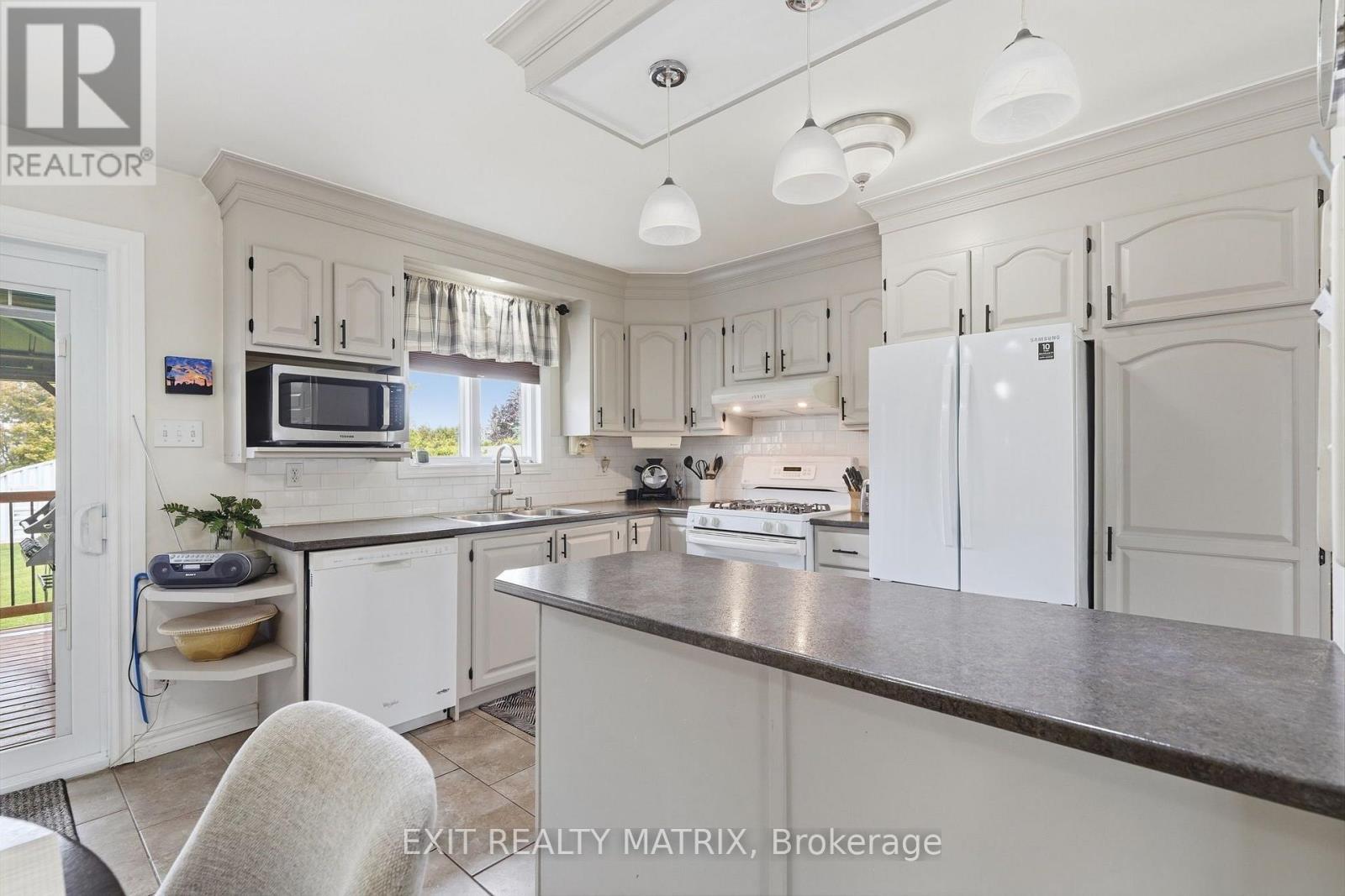 353 NELSON STREET E - Image 10