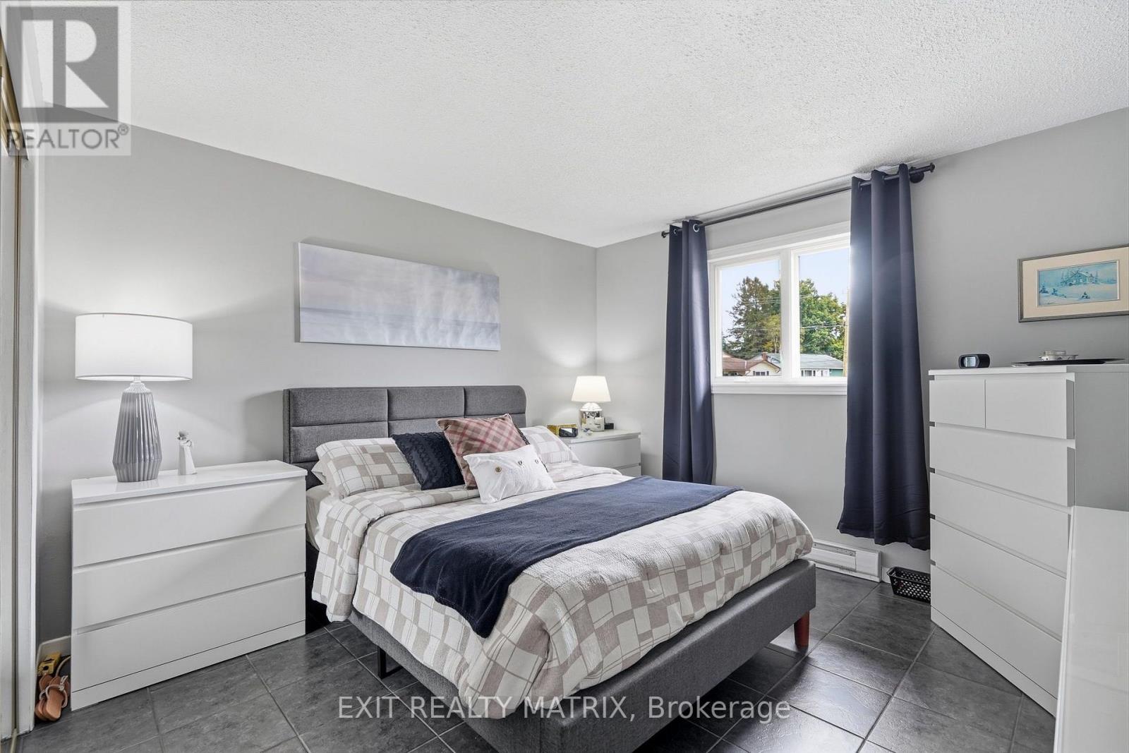 353 NELSON STREET E - 13