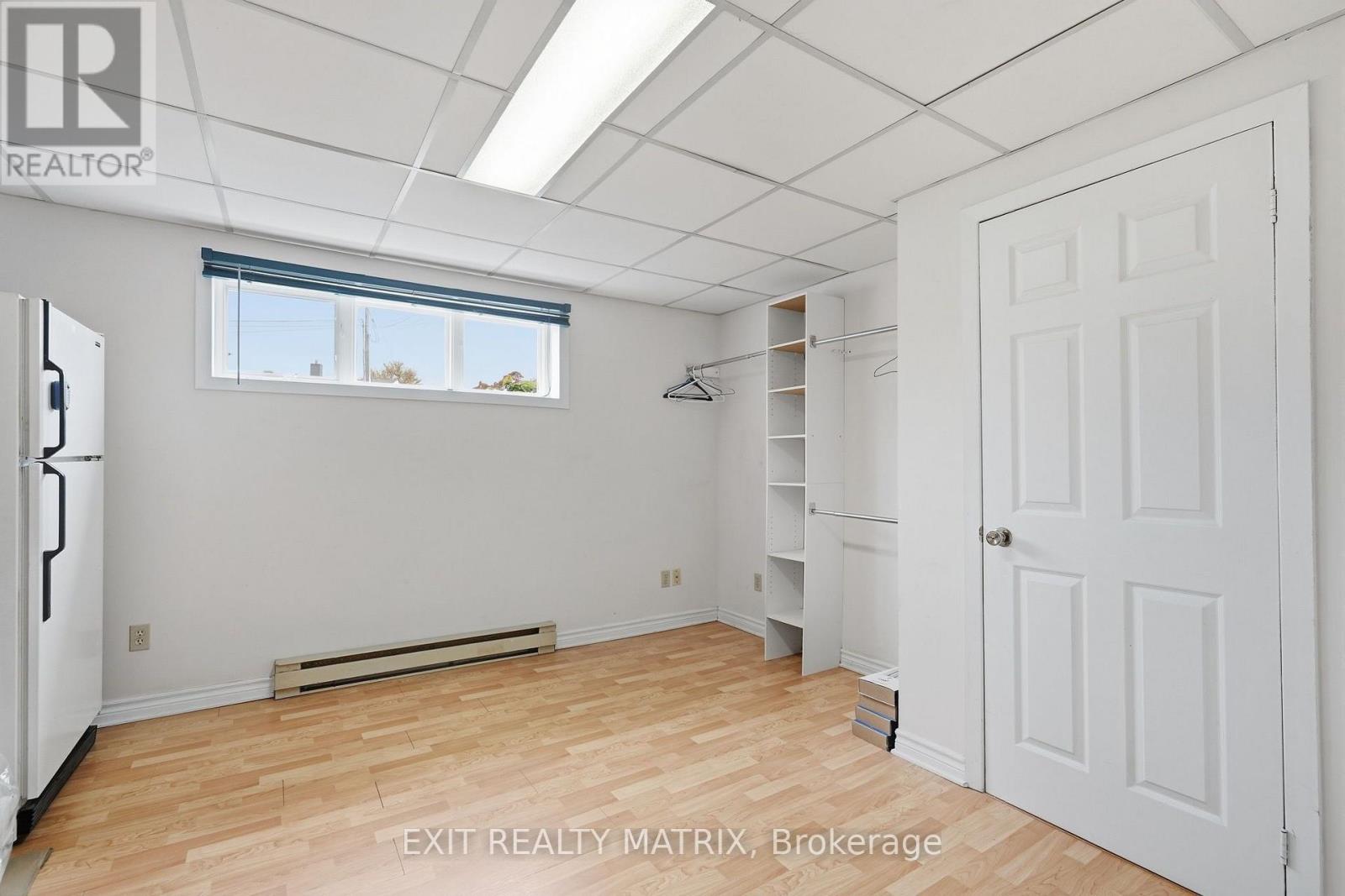 353 NELSON STREET E - Image 23