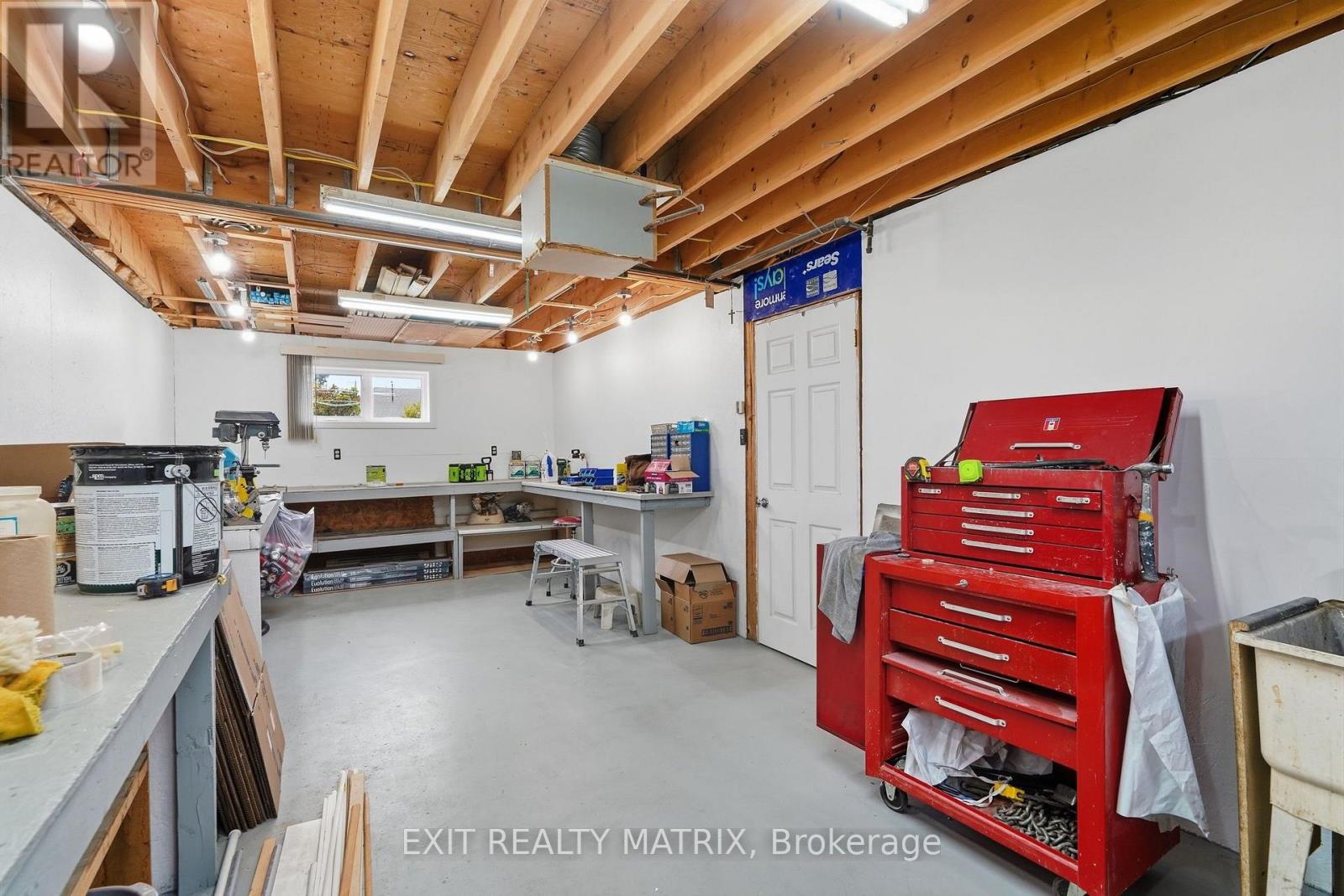 353 NELSON STREET E - Image 25