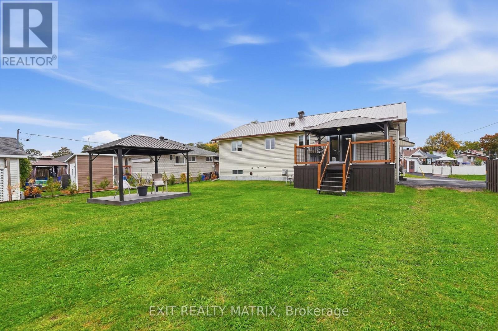 353 NELSON STREET E - 28