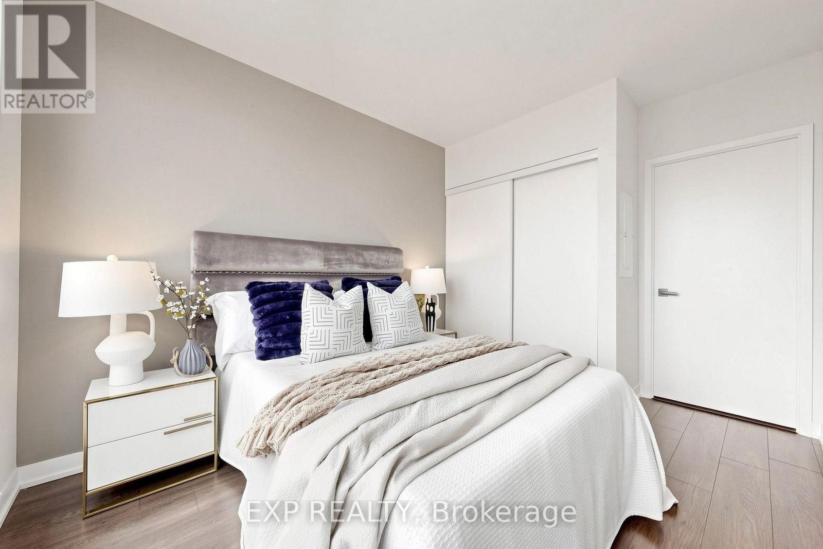#611 31 TIPPETT ROAD - 13