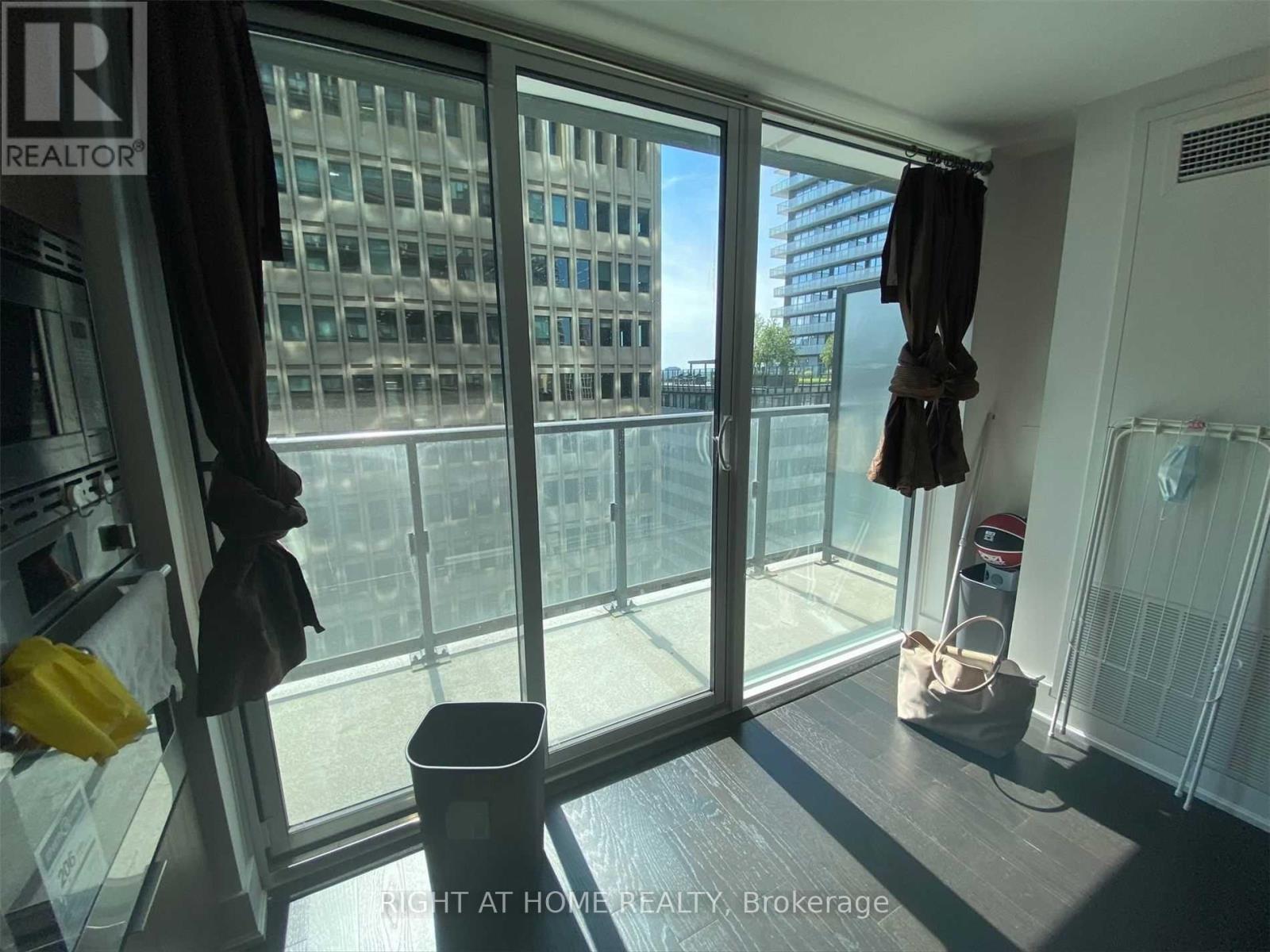 Photo of 955 Bay Street