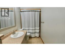 9714 77 Avenue, Peace River, AB T8S1C9 Photo 33