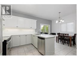 Bedroom 3 - 332 King Street, East Gwillimbury, ON L0G1M0 Photo 6