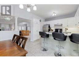 Family room - 332 King Street, East Gwillimbury, ON L0G1M0 Photo 8