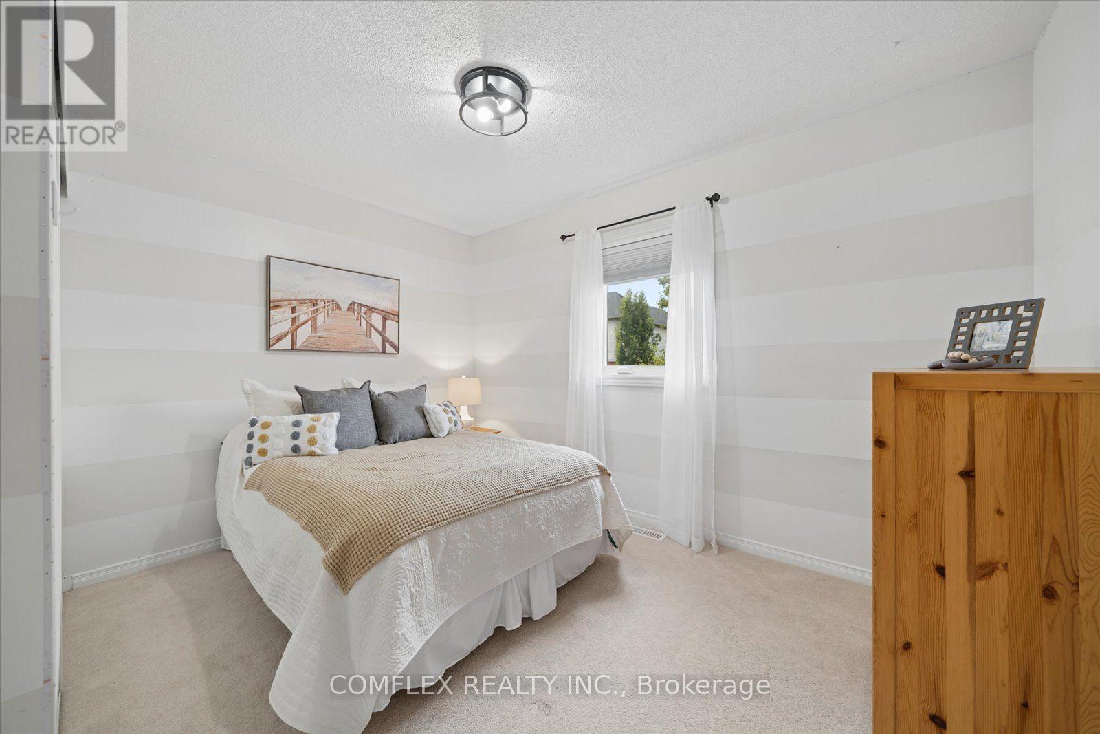 59 HODNETT CRESCENT - 37