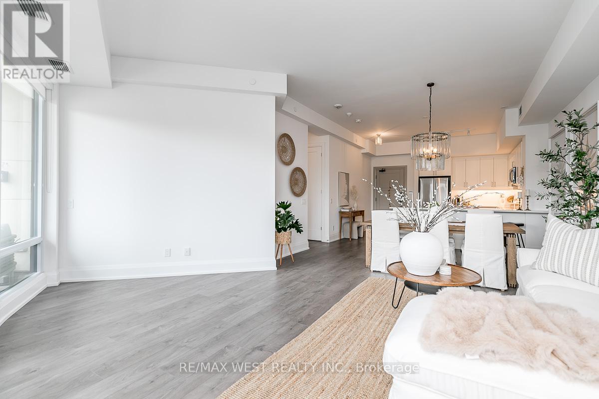 #212 1 HUME STREET - 18