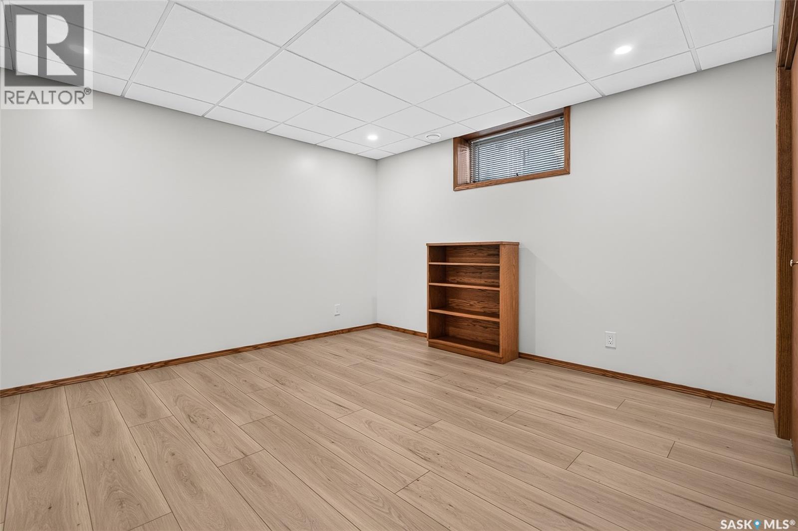 1002 Vaughan STREET - 55