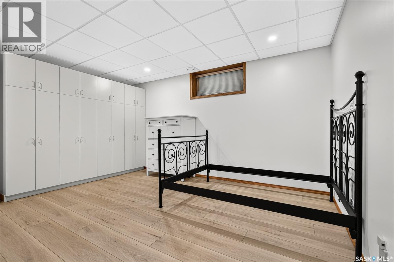 1002 Vaughan STREET - 58