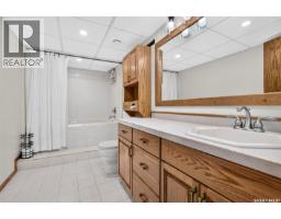 1002 Vaughan Street, Moose Jaw, SK S6H5P2 Photo 50