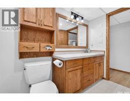 1002 Vaughan Street, Moose Jaw, SK S6H5P2 Photo 53
