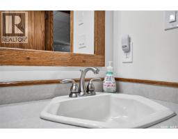 1002 Vaughan Street, Moose Jaw, SK S6H5P2 Photo 54