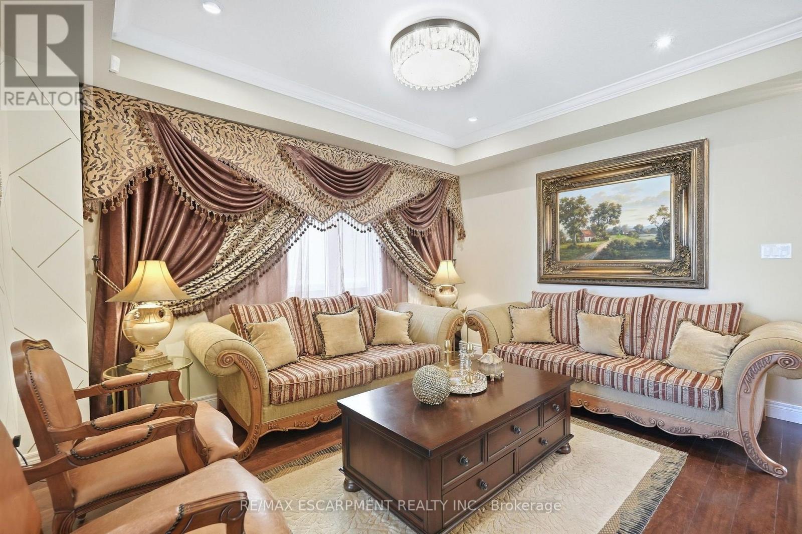 88 ERINGATE COURT - 15