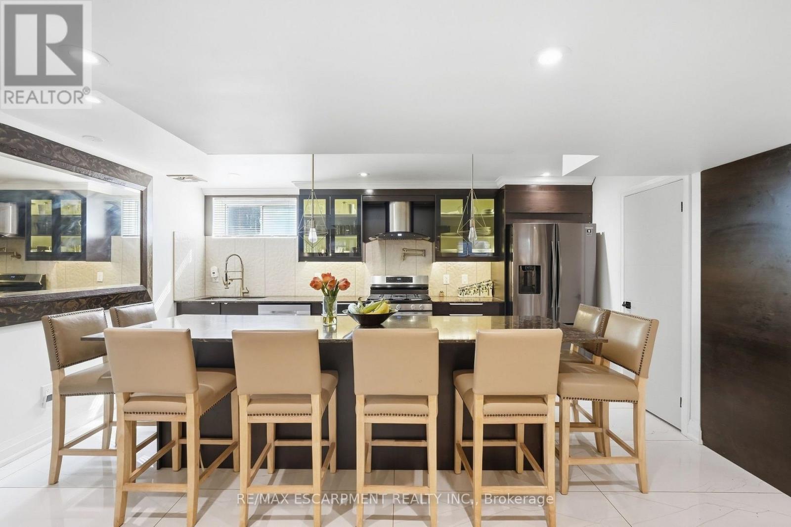 88 ERINGATE COURT - 19