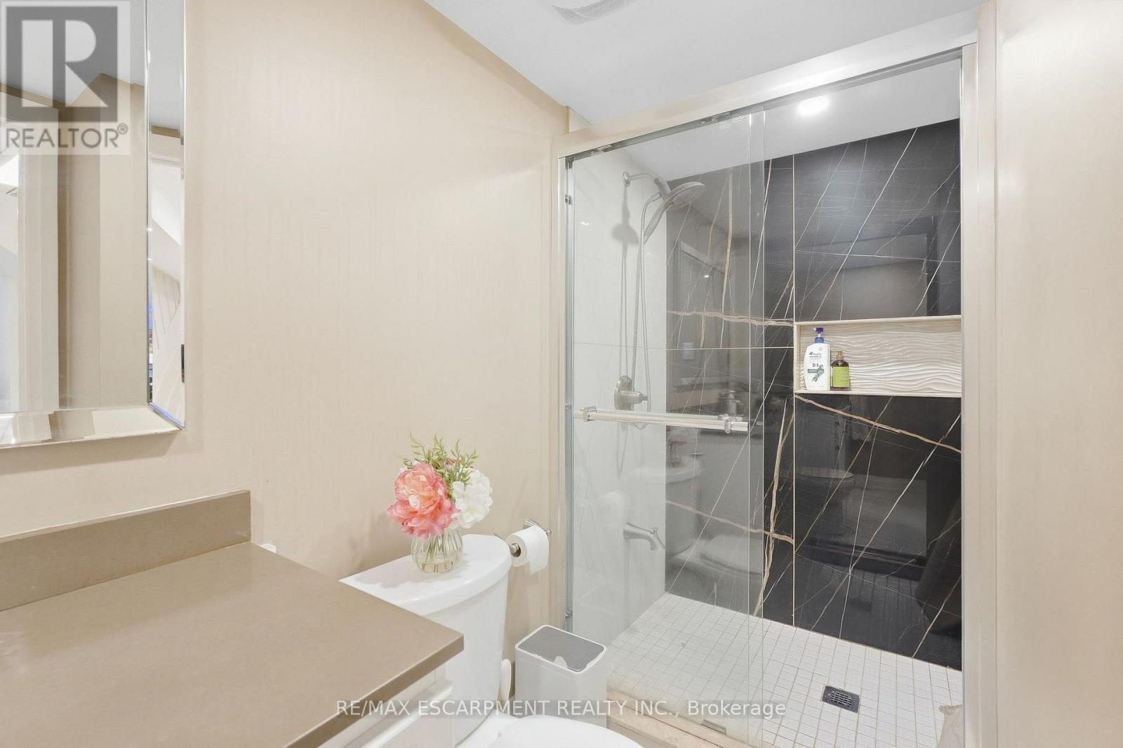 88 ERINGATE COURT - 27