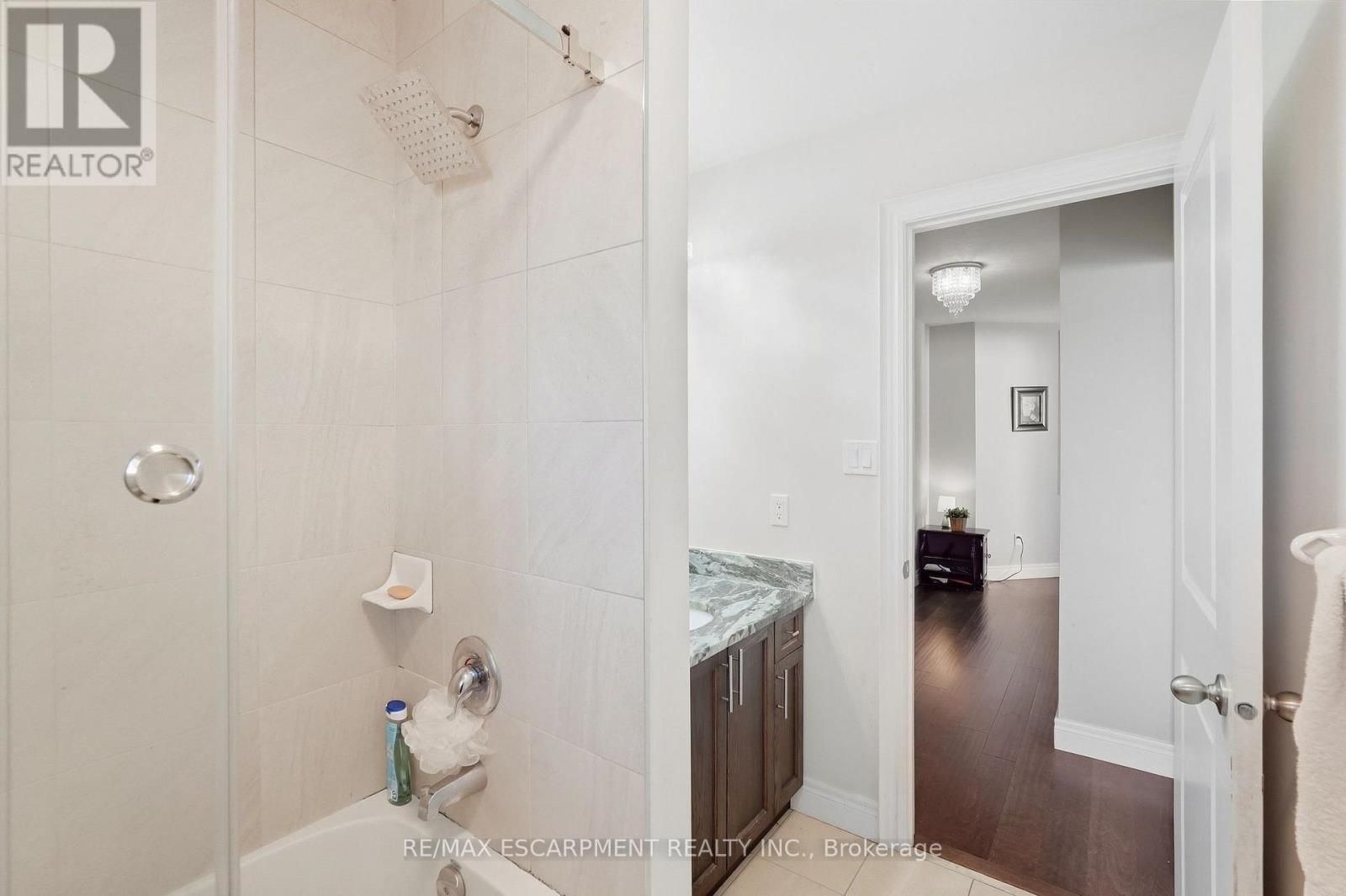88 ERINGATE COURT - 35