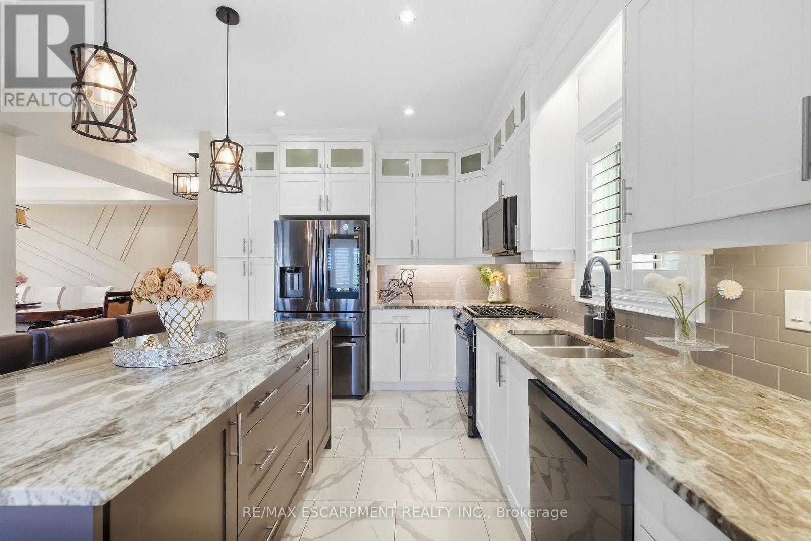 88 ERINGATE COURT - 7