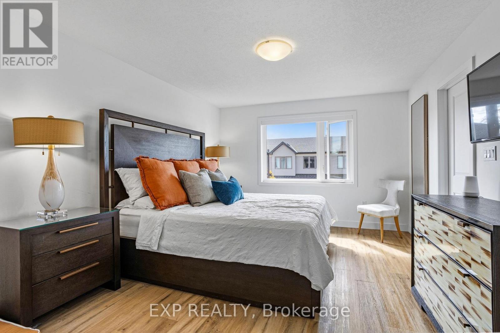 #25 166 MOUNT ALBION ROAD - 12