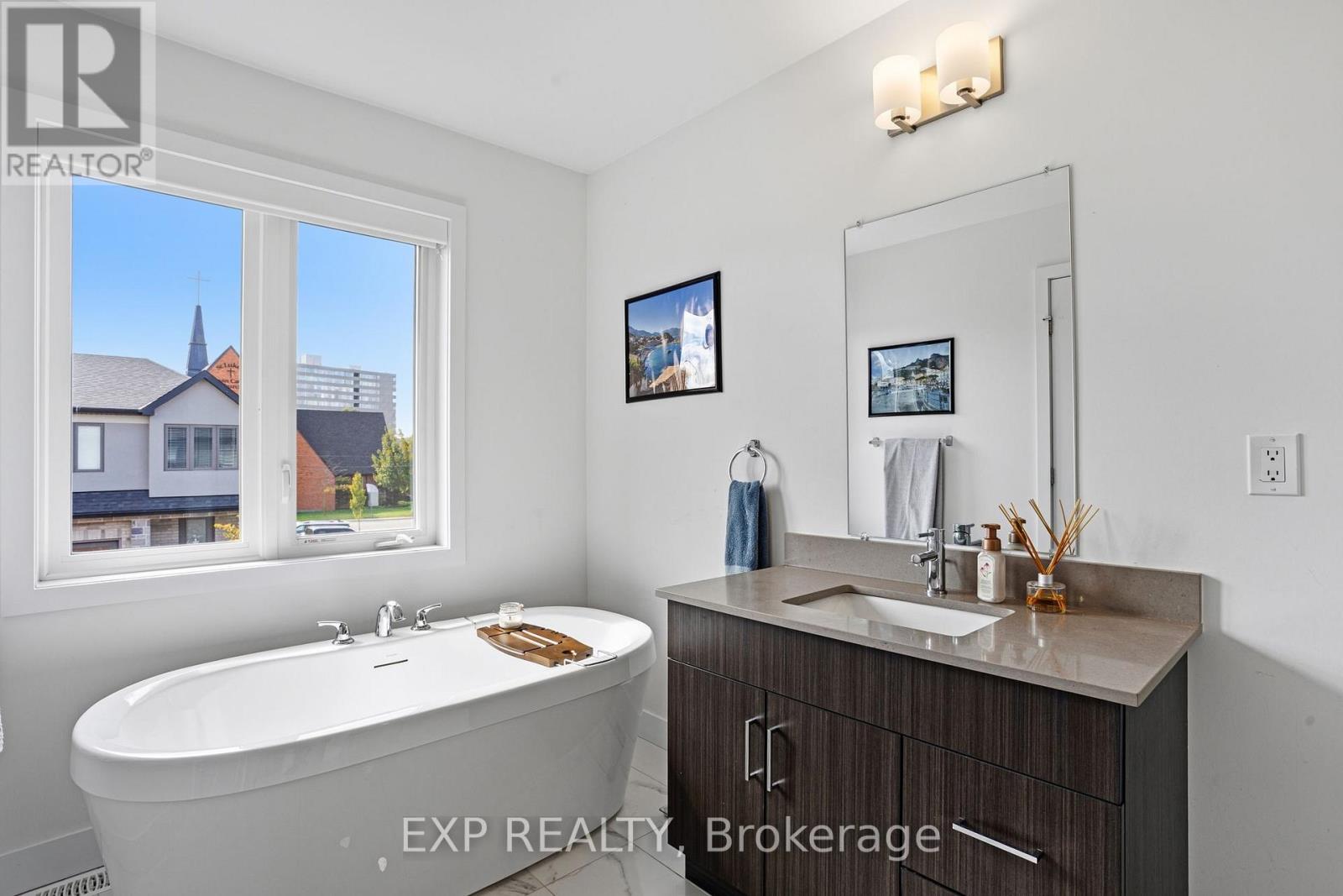 #25 166 MOUNT ALBION ROAD - 14