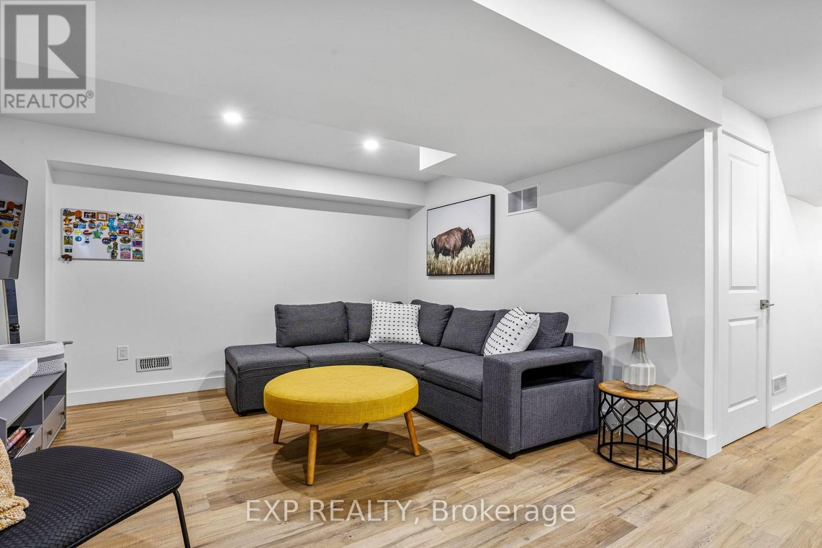 #25 166 MOUNT ALBION ROAD - 22