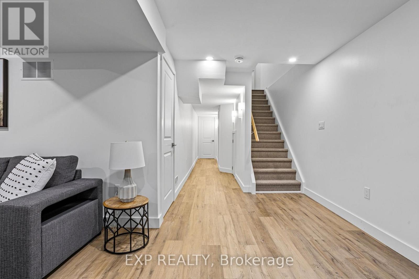 #25 166 MOUNT ALBION ROAD - 23