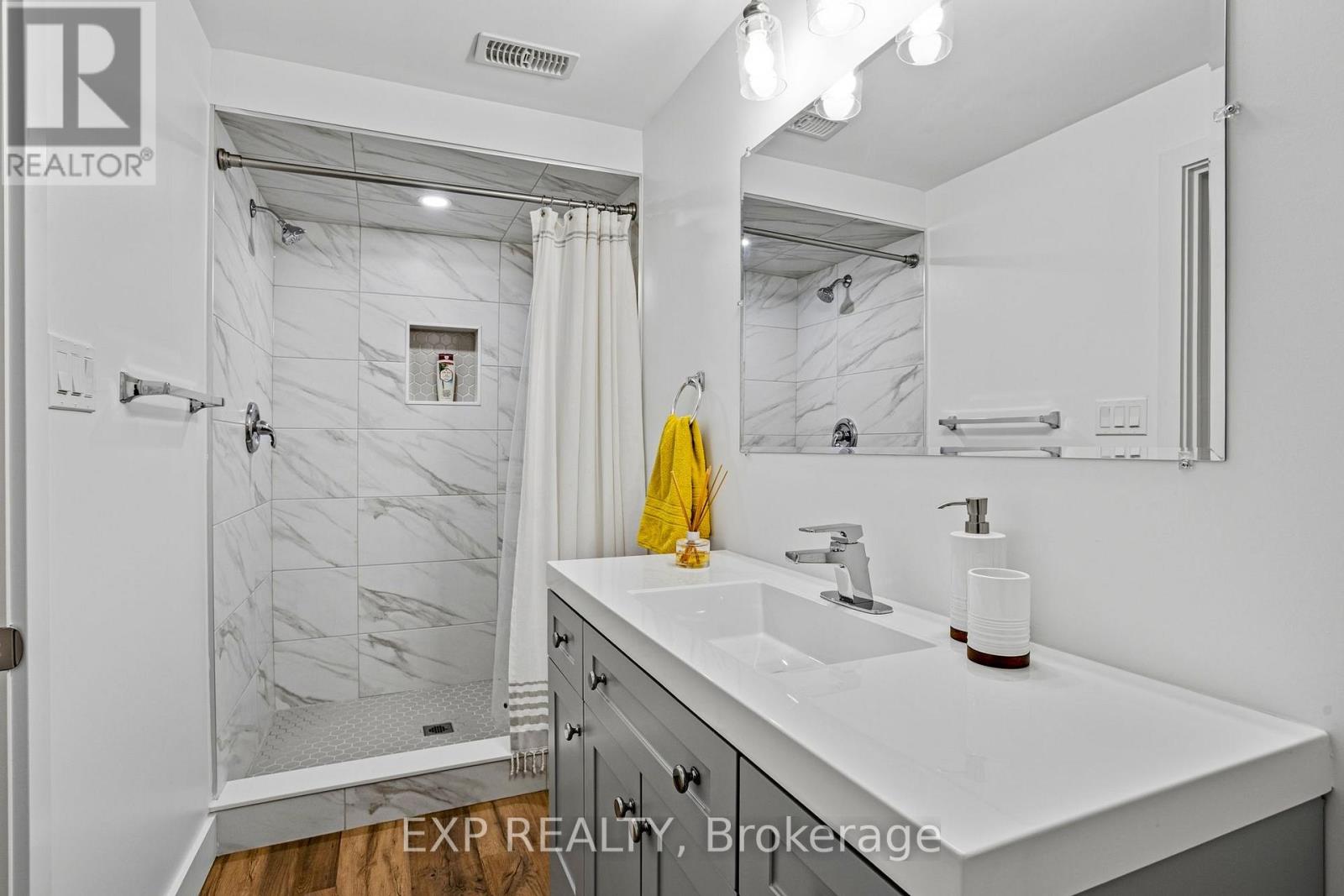 #25 166 MOUNT ALBION ROAD - 25