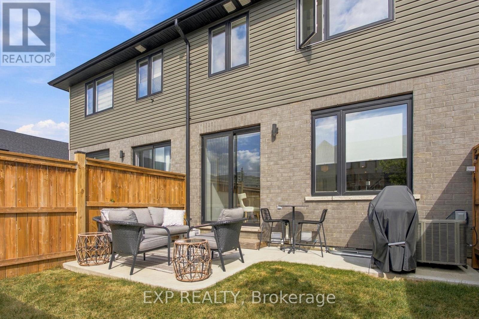 #25 166 MOUNT ALBION ROAD - 27