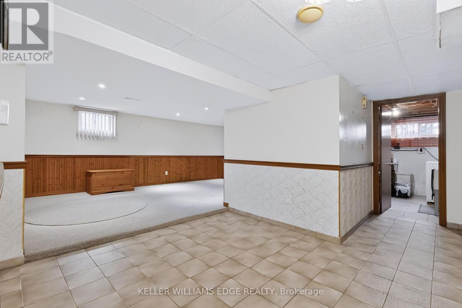 261 CARLA AVENUE - 25