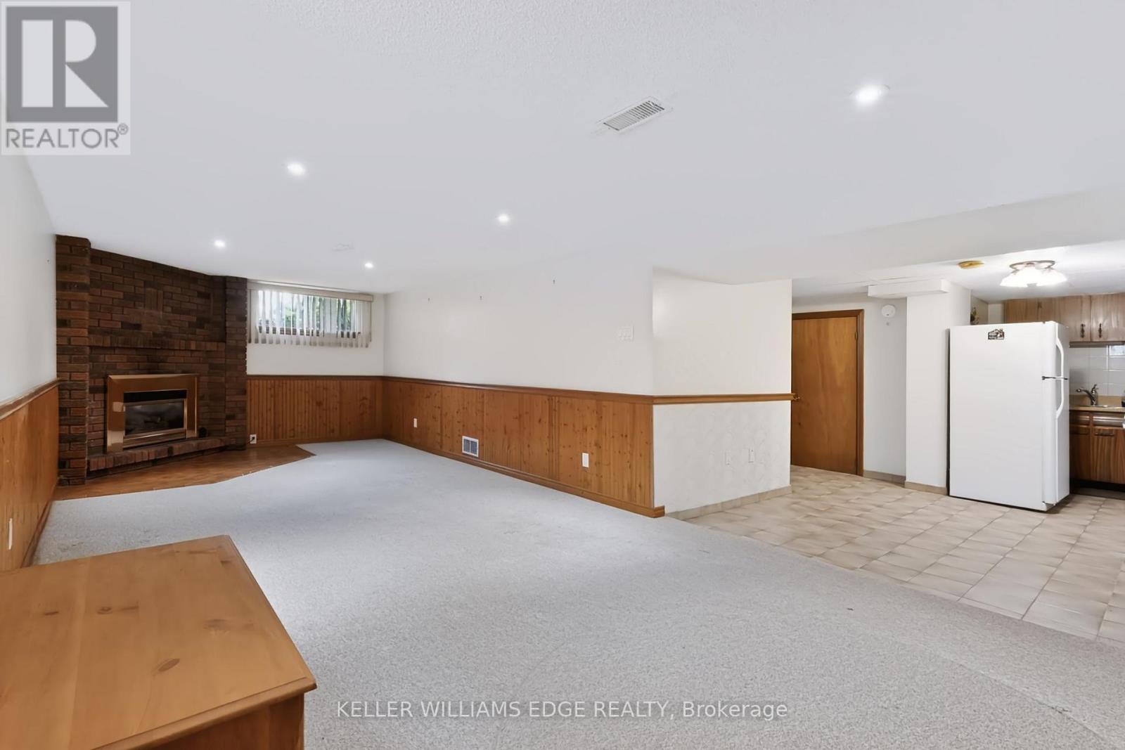 261 CARLA AVENUE - 26