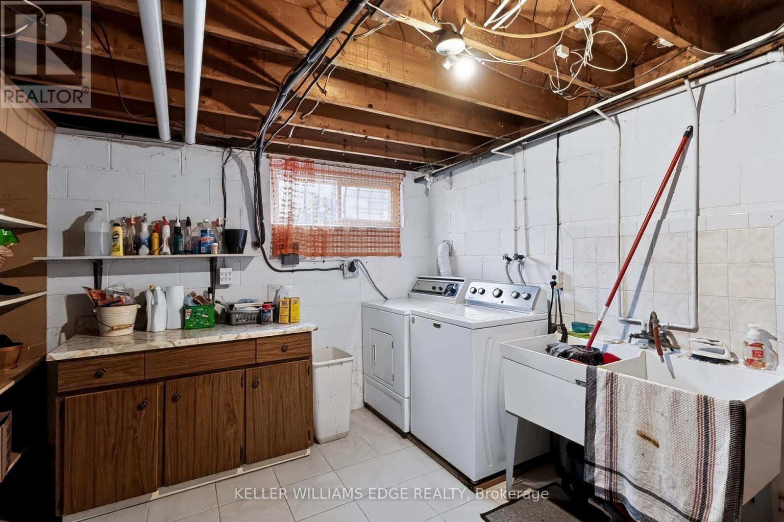 261 CARLA AVENUE - 32