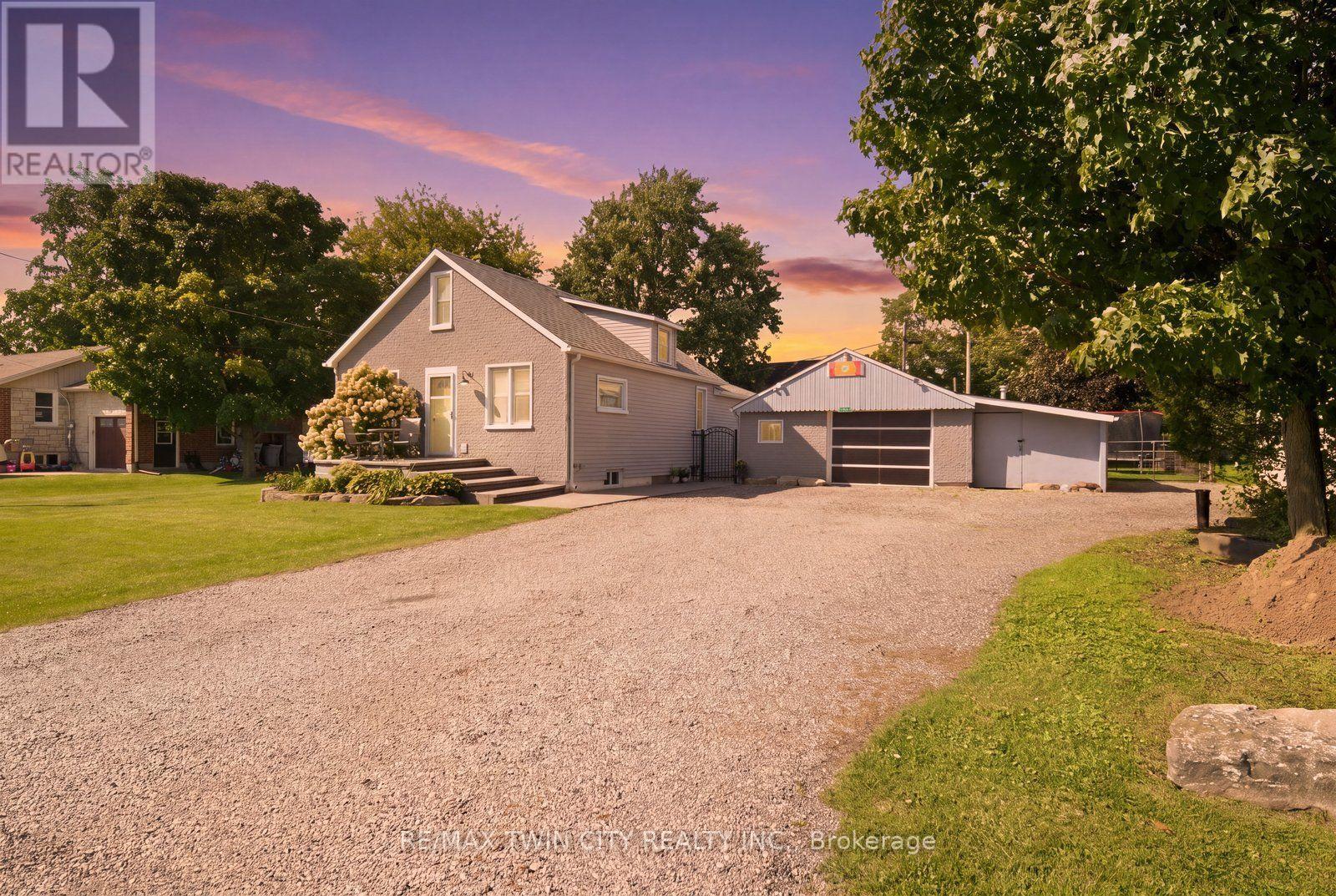2214 WILLIAM SHAKESPEARE STREET - 2