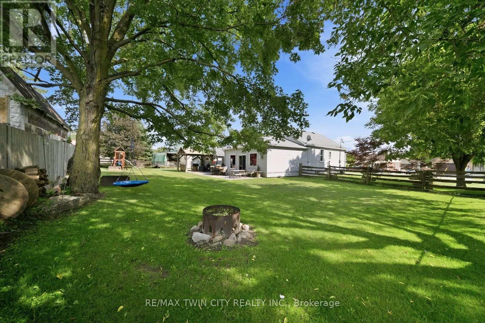 2214 WILLIAM SHAKESPEARE STREET - 32