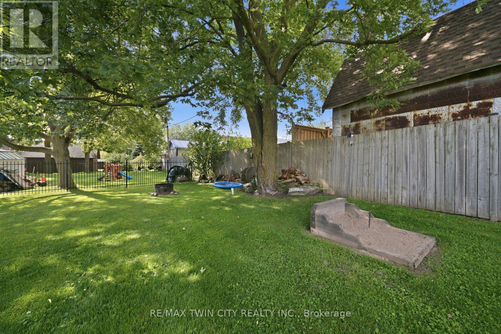 2214 WILLIAM SHAKESPEARE STREET - 37