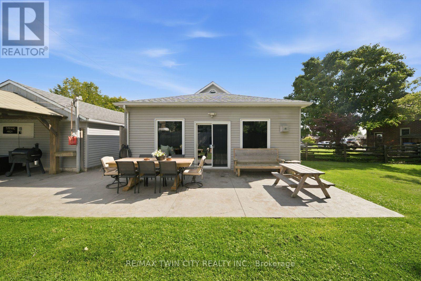 2214 WILLIAM SHAKESPEARE STREET - 38