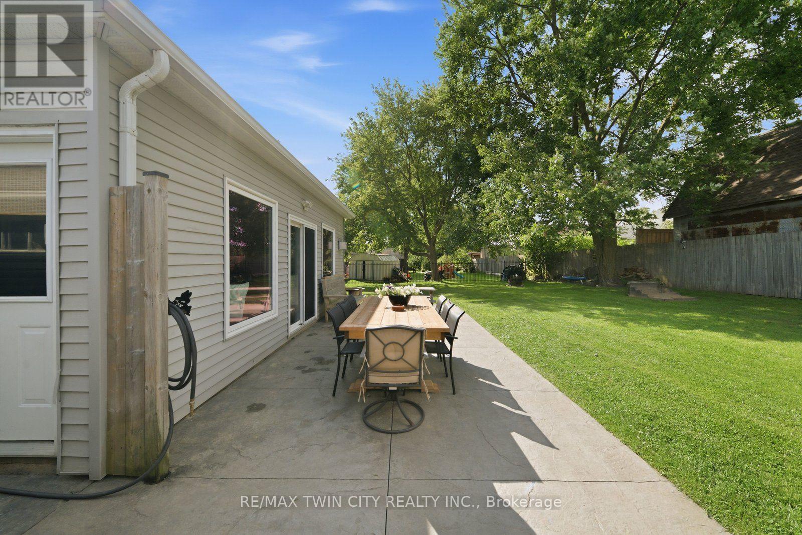2214 WILLIAM SHAKESPEARE STREET - 39