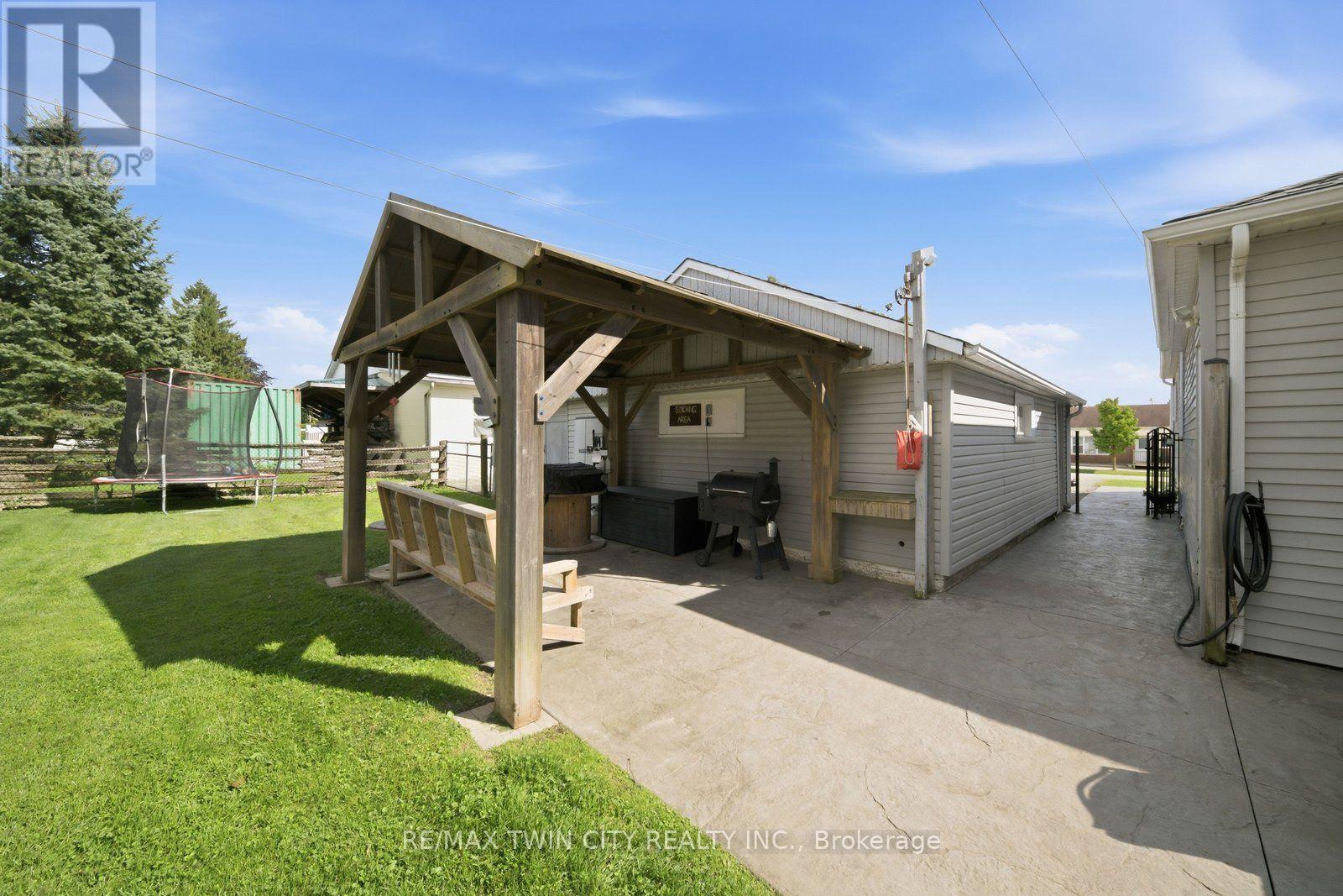 2214 WILLIAM SHAKESPEARE STREET - 40