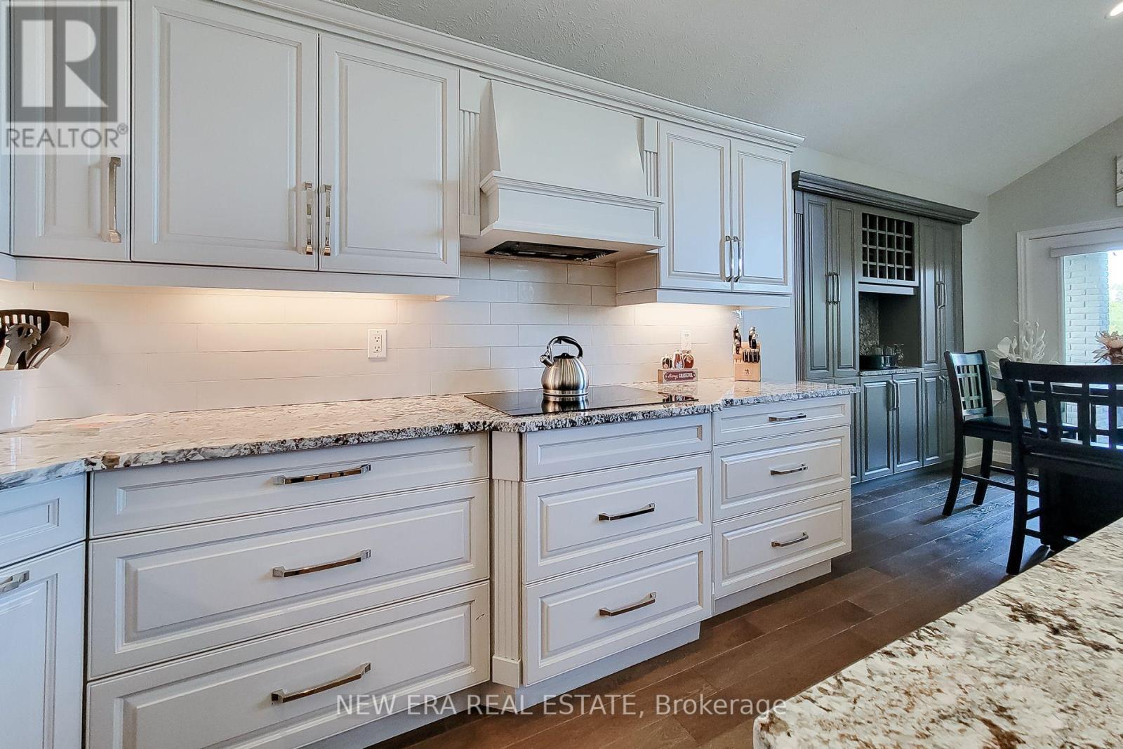 24 CARMICHAEL CRESCENT - 22