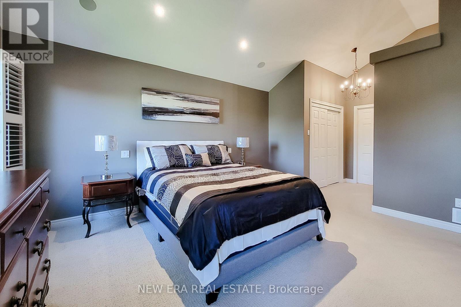 24 CARMICHAEL CRESCENT - 30