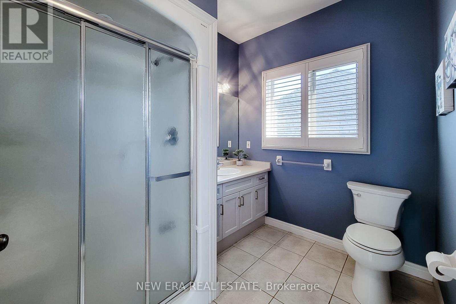 24 CARMICHAEL CRESCENT - 37