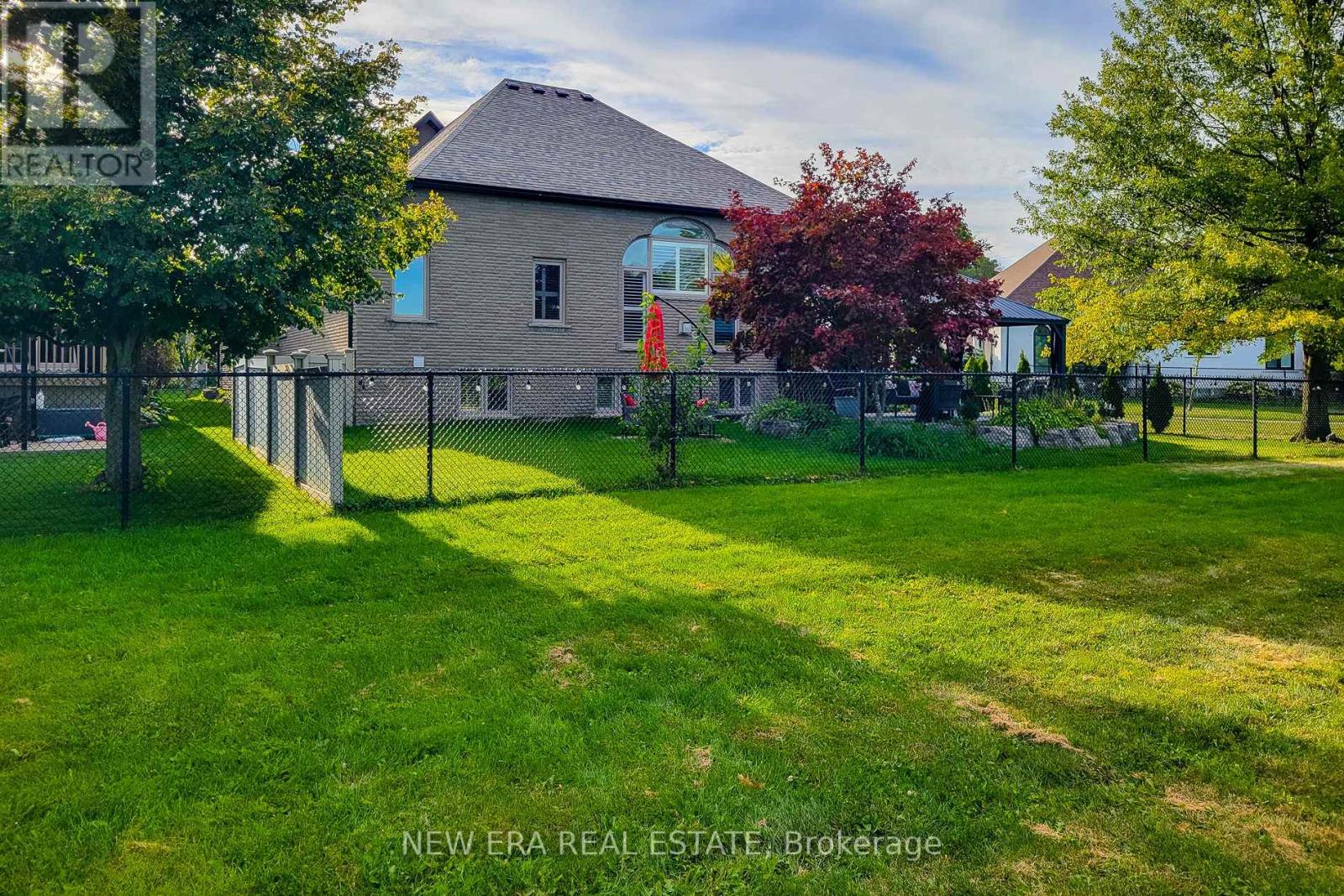 24 CARMICHAEL CRESCENT - 4