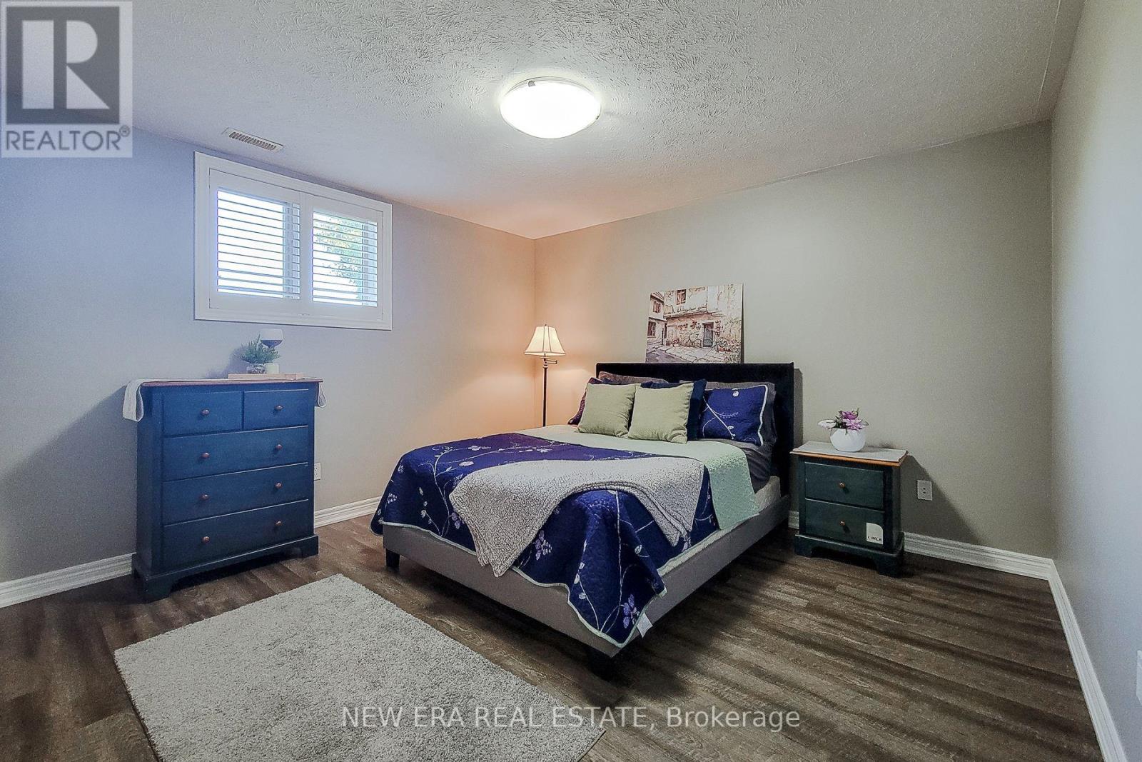 24 CARMICHAEL CRESCENT - 41