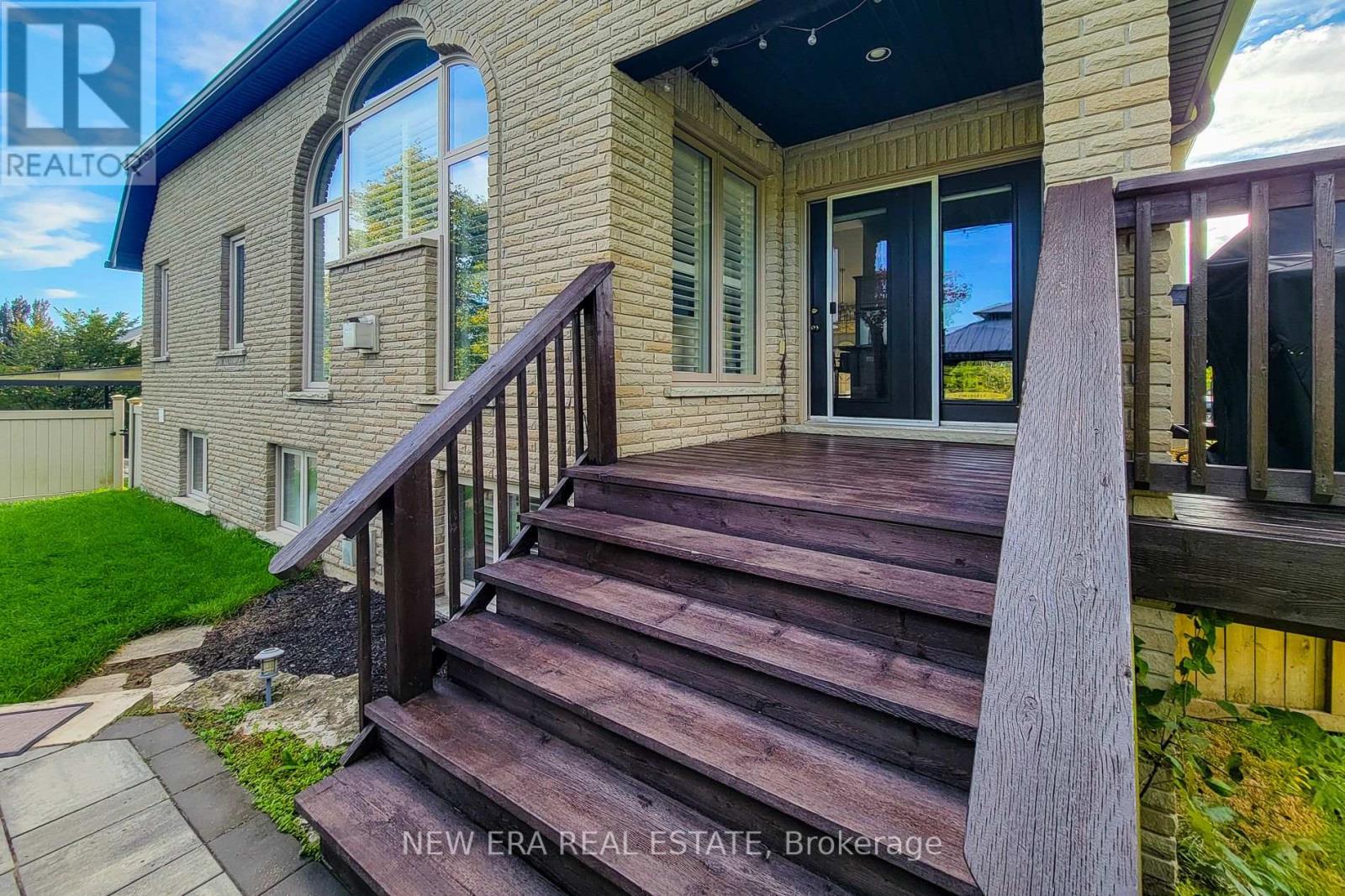 24 CARMICHAEL CRESCENT - 7