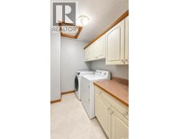Family room - 717 31st Street W, Saskatoon, SK S7L0R5 Photo 12