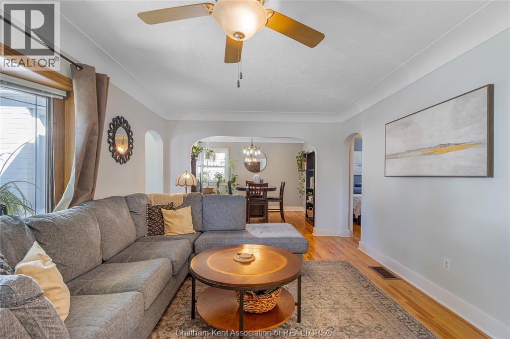 32 KERR AVENUE - 11