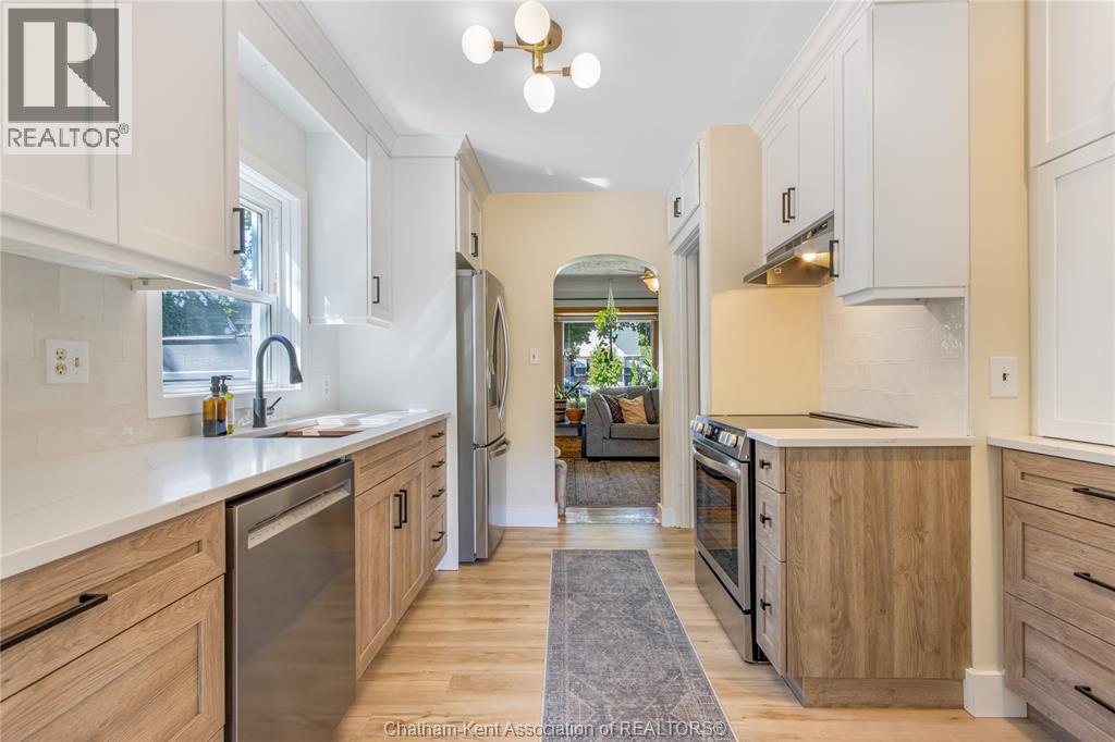 32 KERR AVENUE - 13