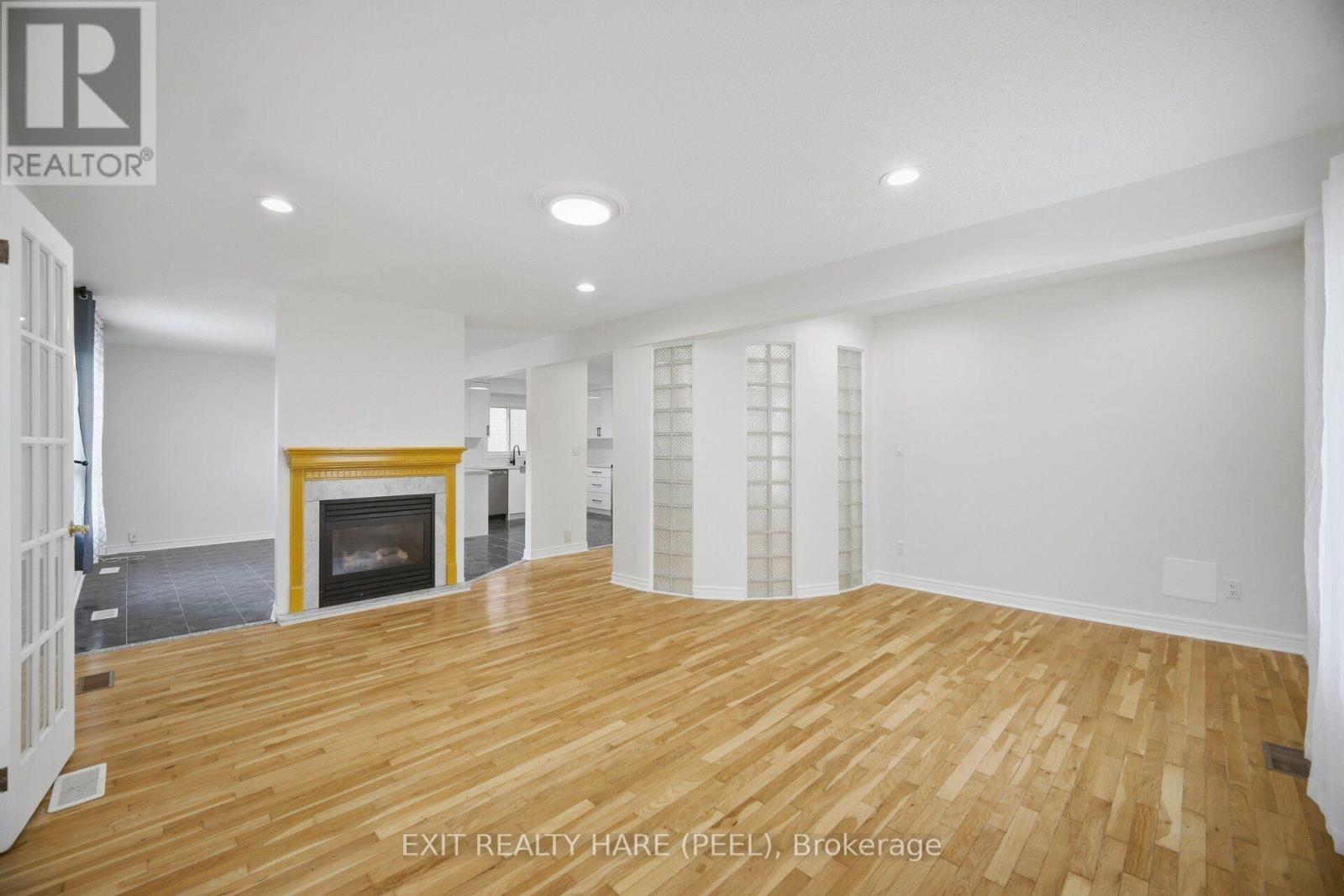 7698 Kipling Avenue — photo 12