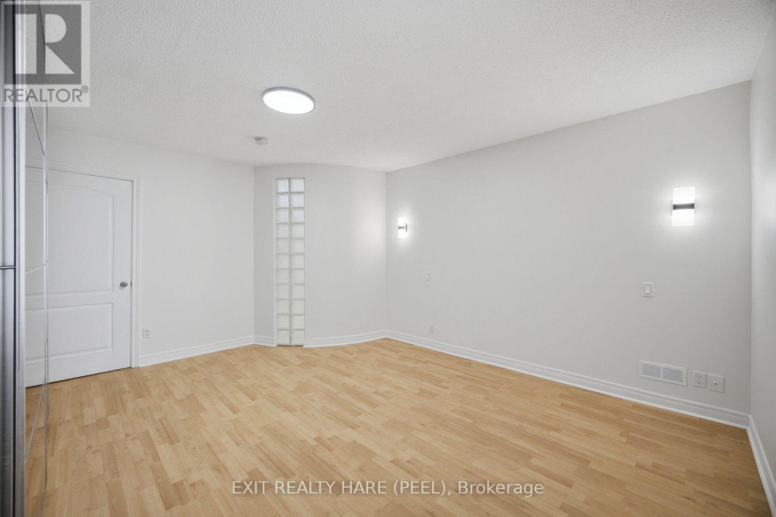 7698 Kipling Avenue — photo 26