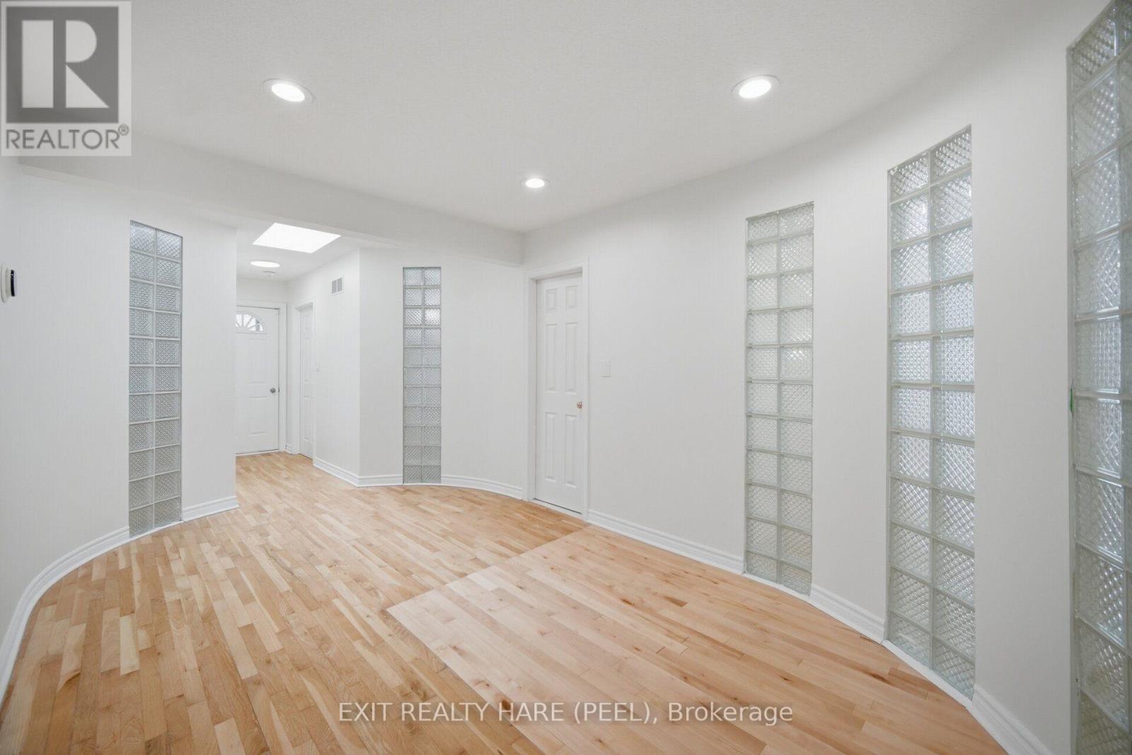 7698 Kipling Avenue — photo 22
