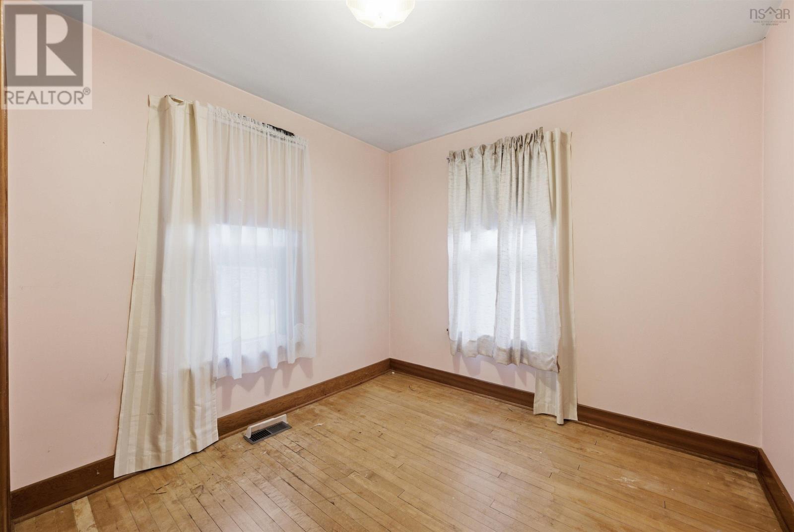 4 Holland Avenue - Image 12